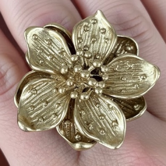 Vintage Chunky Goldtone Star Magnolia Anemone Hellebore Flower of Life Ring Sz 9 - Picture 3 of 9
